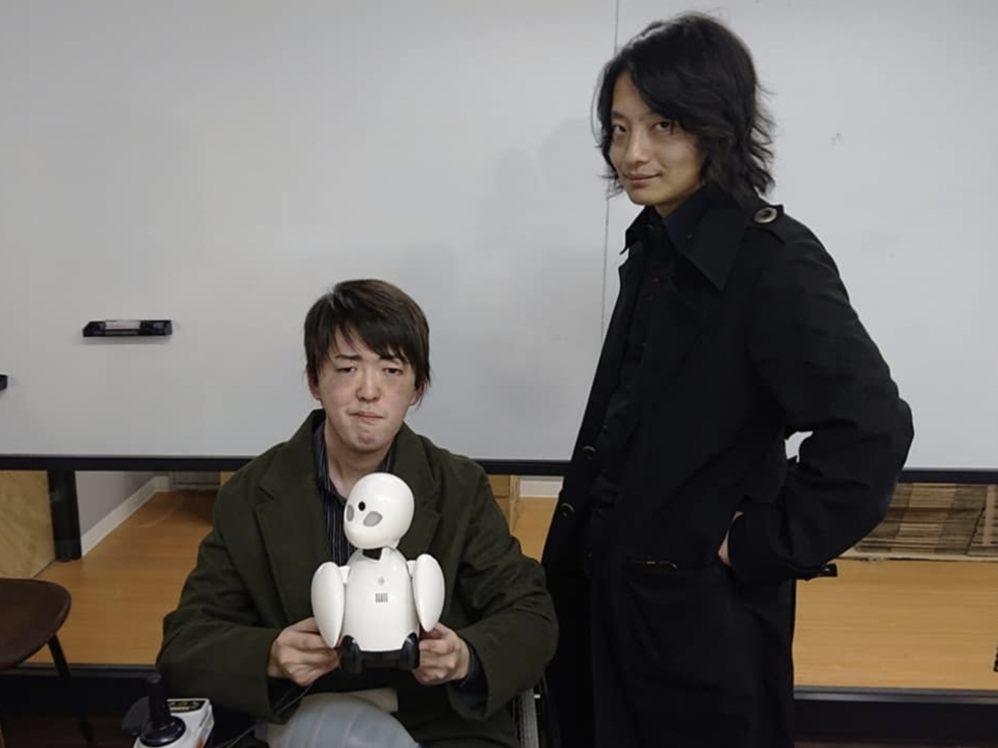伊藤亮さんと分身ロボットOriHime開発者の吉藤オリィ